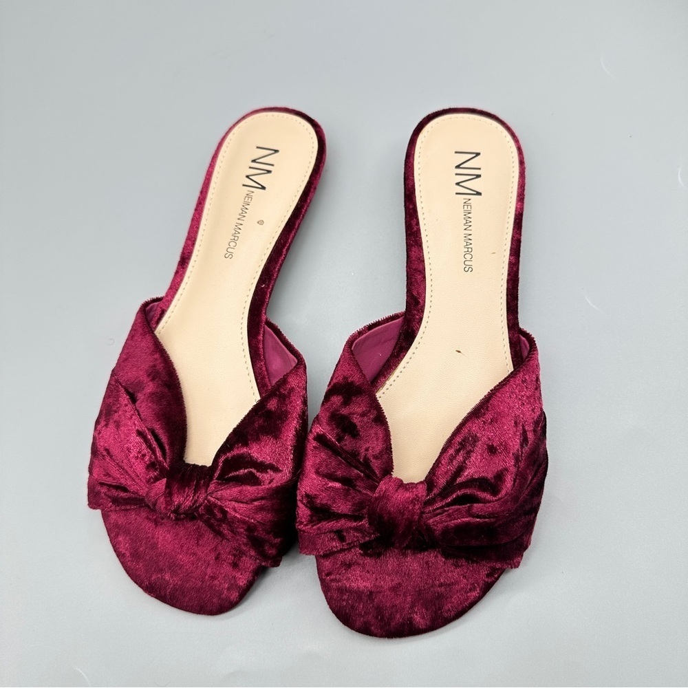 👉 Neman Marcus Women's Burgundy Velvet Slide Sandals